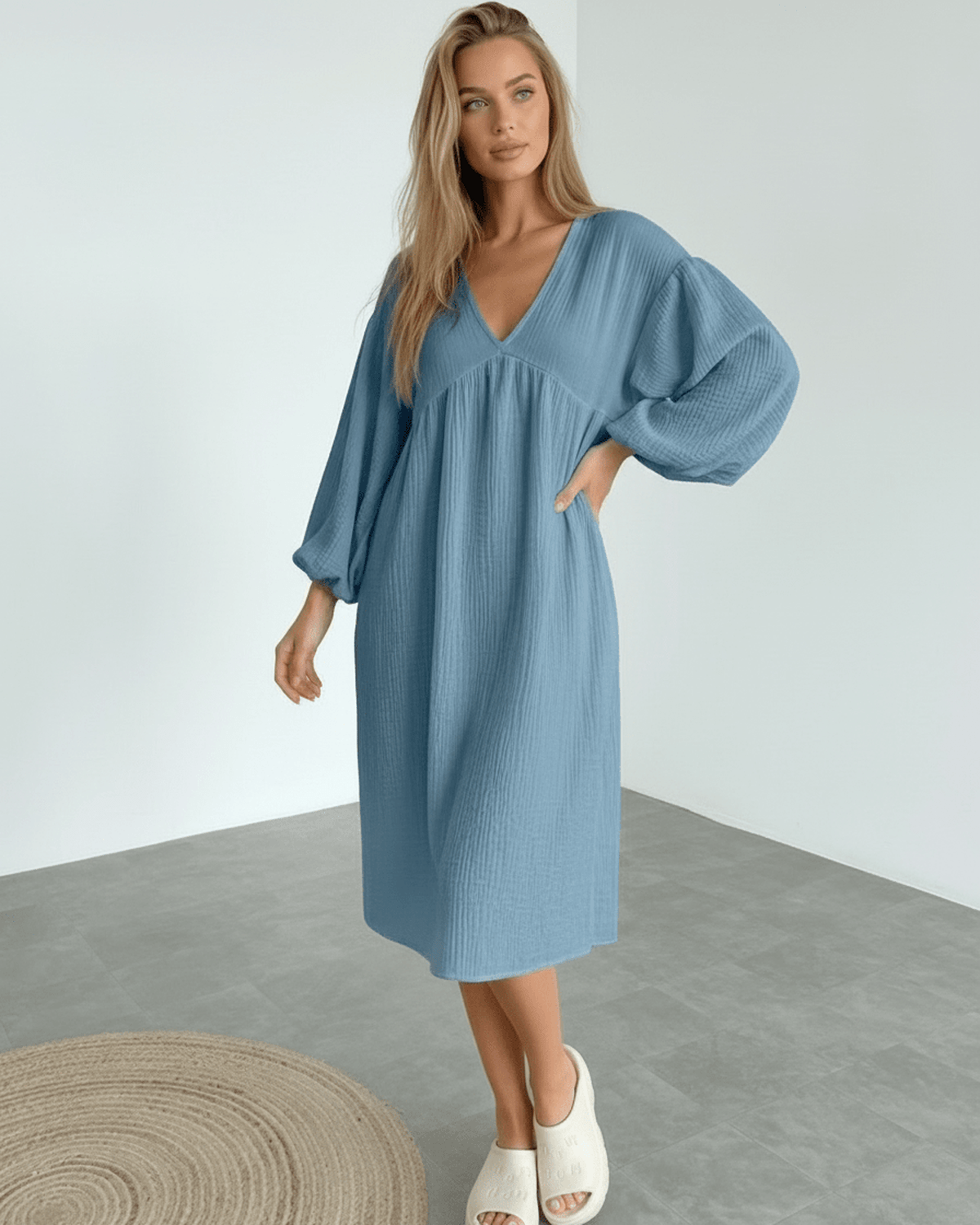 Aurelia Midi Dress in blue cotton featuring puff sleeves, showcasing elegant comfort from Lauven.