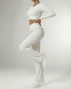 Celeste Leggings from Lauven, elegant white flare pants with pockets and ruffles, ideal for stylish comfort.
